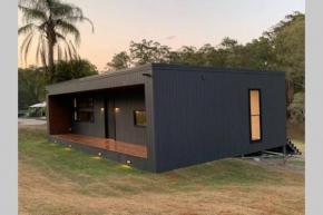 Hinze Dam Luxury Cabin Retreat